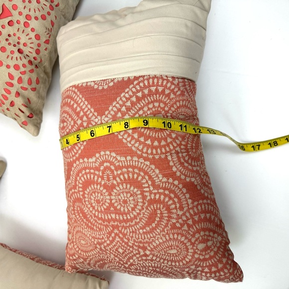 2 Pillow Shams With 4 Matching Pillows - Picture 6 of 7